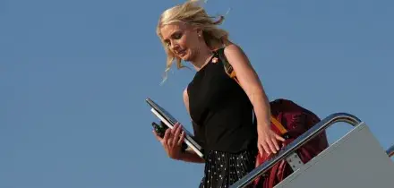 Lo strano ruolo di Natalie Harp, l&rsquo;assistente di Trump che secondo il Nyt invia messaggi ai leader mondiali a nome del presidente
