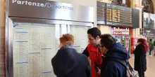 Oltre 37mila fulmini sulla Liguria. Colpiti un treno e la stazione ferroviaria di Ventimiglia: circolazione rallentata