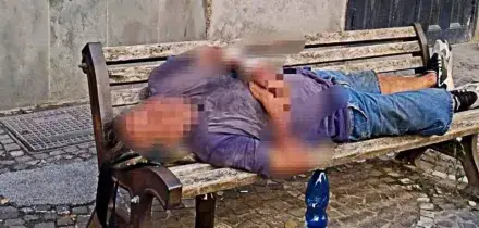 Il migliore amico di Maradona ricoverato d&rsquo;urgenza: Puzone viveva da giorni su una panchina con ferite alle gambe