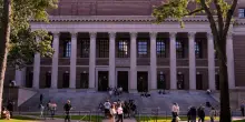 Continua il braccio di ferro tra Trump e le universit&agrave; Usa, il Pentagono: &ldquo;Stop alle collaborazioni con istituiti stranieri o bloccheremo i fondi&rdquo;