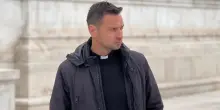 &ldquo;Me ne sono andato dal seminario minore sbattendo la porta, con Dio avevo chiuso. Il celibato non &egrave; facile, prima del sacerdozio avevo una fidanzata. La vocazione non ti risparmia la fatica&rdquo;: parla don Davide Banzato