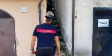 Uccide la suocera 97enne che accudiva insieme alla moglie. L&rsquo;ha soffocata con un sacchetto