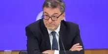 Il prezzo della benzina vola e il governo Meloni torna a chiedere l&rsquo;ombrello Ue per una tassa sugli extraprofitti energetici