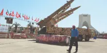 Iran: &ldquo;Raddoppiata la produzione di armi, pronti a guerra prolungata&rdquo;. Trump: &ldquo;Hormuz territorio Usa. Non avranno mai l&rsquo;arma nucleare&rdquo;