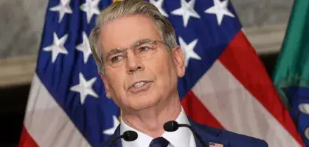 Sanzioni all&rsquo;Iran, gli Usa lanciano l&rsquo;Operation Economic Outcast: &ldquo;Taglieremo ogni sostegno al regime. Cina? Colpiamo chiunque faccia affari con Teheran&rdquo;