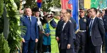 Meloni ad Amatrice: gli applausi e il silenzio per commemorare le vittime. Ora la messa con il cardinale Zuppi