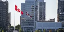 Il Canada risponde a Trump: dazi fino al 50% su oltre 700 prodotti Usa. Il tycoon: &ldquo;Ci truffano da decenni, ora basta&rdquo;