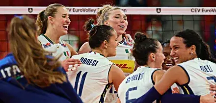 Europei di volley femminile, per l&rsquo;Italia &egrave; tutto facile: battuta anche la Slovacchia. Domani la sfida alla Francia per il primo posto