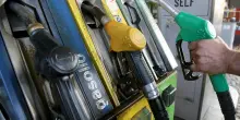 Lo sconto sul gasolio scade sabato: non paga lo Stato, ma i big dell&rsquo;energia. E sar&agrave; rimborsato senza interessi