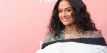 &ldquo;Non riesco a deglutire, sono al pronto soccorso&rdquo;: Kehlani costretta a fermare il tour per un forte dolore alla gola