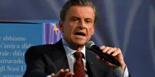 Calenda resta bloccato a Catania per l&rsquo;eruzione dell&rsquo;Etna e sbotta: &ldquo;Sicilia da commissariare per 30 anni&rdquo;