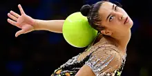 Incidente per Sofia Raffaeli sul bus della federazione: tagli al braccio per la campionessa di ginnastica. Le sue condizioni
