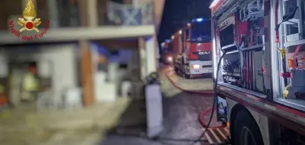 Avvolti dalle fiamme dopo l&rsquo;esplosione di una bombola in un B&B, morto un turista e ustionate moglie e figlia