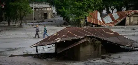 Alluvione in Nepal e Tibet, i dispersi sono 2.381. La Cina sospende i soccorsi: &ldquo;Rischio di nuove inondazioni&rdquo;