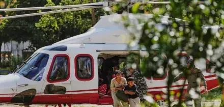 Nepal, i resti di case e auto sommerse dal fango: le riprese aeree