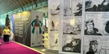 Corto Maltese cent&rsquo;anni dopo: il viaggio per l&rsquo;Italia di Hugo Pratt diventa una mostra tra foto, mappe e un pirata di tre metri