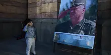 Ratko Mladic e l&rsquo;amnesia collettiva. La Serbia si divide: chi ricorda i suoi crimini e chi lo definisce &ldquo;un eroe che ha salvato il Paese dalla Jihad&rdquo;