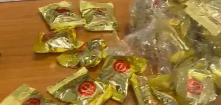 Oltre 5 chili di cocaina nascosti nei biscotti della fortuna: 40enne arrestata a Fiumicino