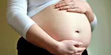 Un parto, due concepimenti, due famiglie: il paradosso dei gemelli nati in Australia che non sono fratello e sorella