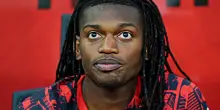 Leao lascia il Milan dopo sette anni: il Galatasaray lo copre d&rsquo;oro, ai rossoneri 45 milioni e il 20% sulla rivendita