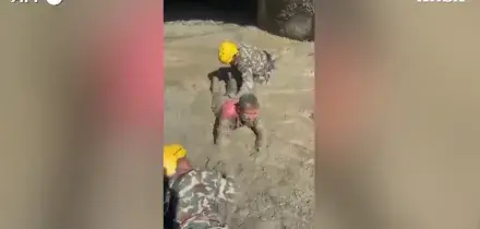 Nepal, 350 persone salvate da un tunnel di una centrale idroelettrica: il video dei soccorsi