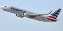 &ldquo;Hanno fatto sedere accanto a me un passeggero ubriaco, mi ha colpito e mi lanciato una bottiglia di vino. Alle fine sono stato trattato male io dal personale di bordo&rdquo;: la causa di David Cruz contro American Airlines