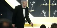 A 100 anni si mette a testa in gi&ugrave; e si allena: &ldquo;Continuate a muovervi!&rdquo;. Il video dell&rsquo;attore Dick Van Dyke: &ldquo;Mi sento davvero bene, come se avessi circa 13 anni&rdquo;