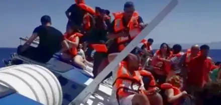 Naufragio a Cipro Nord, si ribalta traghetto con 267 persone a bordo. &ldquo;Almeno sei le vittime, 172 in salvo&rdquo;