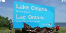 Il premier dell&rsquo;Ontario sfida Donald Trump e svela il cartello: &ldquo;Lago Ontario. Ora e per sempre&rdquo; &ndash; Il video