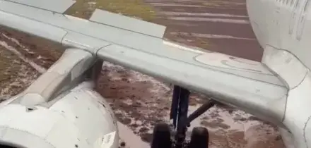 &ldquo;Abbiamo evitato la tragedia&rdquo;: paura sul volo Latam, l&rsquo;aereo esce di pista durante l&rsquo;atterraggio sotto la pioggia. A bordo 151 persone
