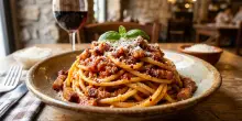 &ldquo;Chorizo spagnolo al posto del guanciale, cos&igrave; la pasta all&rsquo;amatriciana &egrave; pi&ugrave; economica e altrettanto saporita&rdquo;: la ricetta del New York Times fa discutere (e arrabbiare) gli italiani