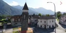 Quinis, il paese che sta sprofondando: case inclinate e campanile pendente. &ldquo;Nessuno prende provvedimenti&rdquo;
