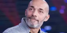 &ldquo;Durante lo scontro mi ha preso forte per il collo. Ho edemi alle corde vocali, fatico a parlare. Ho sentito l&rsquo;urlo di mia figlia, c&rsquo;era un uomo in piedi. Cercava me e mia moglie&rdquo;: Max Laudadio dopo l&rsquo;aggressione