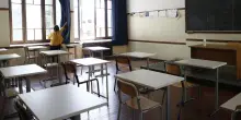 Scuola, il caro benzina pesa anche sui docenti: &ldquo;Chiediamo un bonus da 200 euro al mese per gli insegnanti fuori sede e i pendolari&rdquo;