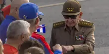 Cuba, l&rsquo;ex presidente Raul Castro &egrave; in condizioni gravissime dopo un ictus: nei giorni scorsi le voci sulla sua morte