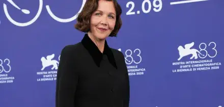 &ldquo;Il mondo sta vivendo uno stato d&rsquo;emergenza, ma il cinema &egrave; una opportunit&agrave; per far crescere l&rsquo;empatia dentro di noi&rdquo;: cos&igrave; Maggie Gyllenhaal a Venezia 83