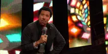 Lionel Richie ancora ricoverato in terapia intensiva. I medici si sono concentrati sul suo cuore con esami approfonditi