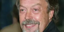 &ldquo;Tim Curry &egrave; morto per una malattia coronarica. Hanno contribuito i precedenti come l&rsquo;ictus e il tumore al rene&rdquo;: rivelate le prime analisi del medico legale