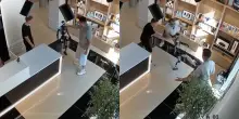 Cliente spinge un robot umanoide, lui reagisce tentando di colpirlo con un calcio: il video &egrave; virale