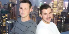 Un mega party di 3 giorni in Costa Smeralda, Sinner e Sam Altman tra gli ospiti vip e regali di nozze per quasi 2 milioni: il matrimonio da sogno di Brendan Blumer e Salvatore Spano