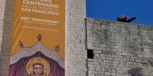 L&rsquo;Italia celebra gli 800 anni dalla morte di san Francesco: statue inedite, grandi mostre e un cammino di oltre 1.500 chilometri
