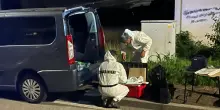 Uccide il fratello della sua ex, caccia all&rsquo;uomo a Udine: presidiati porti e stazioni anche in Veneto