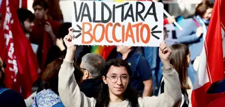 Riaprono le scuole, le voci di protesta degli studenti tra infrastrutture fatiscenti e imposizioni ministeriali