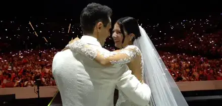 Biglietti fino a 250 euro, 6mila spettatori, passerelle e ballerini: festa (e polemiche) per il matrimonio dei Me Contro Te a Milano