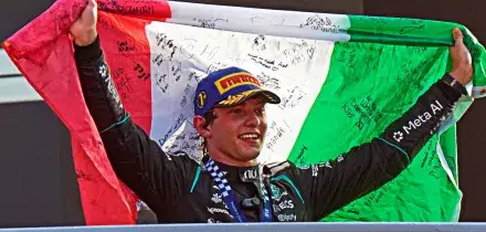 Il pit-stop a sorpresa, un ritmo indiavolato e l&rsquo;attacco a Russell nel momento decisivo: cos&igrave; Kimi Antonelli ha fatto l&rsquo;impresa a Monza