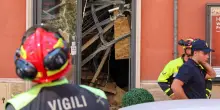 Crolla un solaio in pieno centro a Roma: estratti dalla macerie illesi commessi e clienti