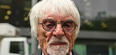 Bernie Ecclestone arrestato a 95 anni: l&rsquo;ex padrone della Formula 1 fermato in aeroporto con un fucile