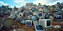 Rifiuti elettronici, 62 milioni di tonnellate l&rsquo;anno di spazzatura dei Paesi ricchi finiscono in Asia. Il business illegale dei container