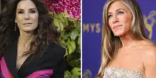 &ldquo;A sentire la gente sembra che tu sia sparita per cento anni e ora tu stia uscendo strisciando in una grotta&rdquo;, &ldquo;&Egrave; cos&igrave;. Ho addosso un po&rsquo; di cirripedi, ragnatele&rdquo;: Jennifer Aniston intervista Sandra Bullock