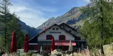 &ldquo;Assorbenti, fazzoletti e deiezioni abbandonati in montagna. Ricorda: te li bevi in pianura, ti conviene raccoglierli&rdquo;: lo sfogo del Rifugio Gerli-Porro